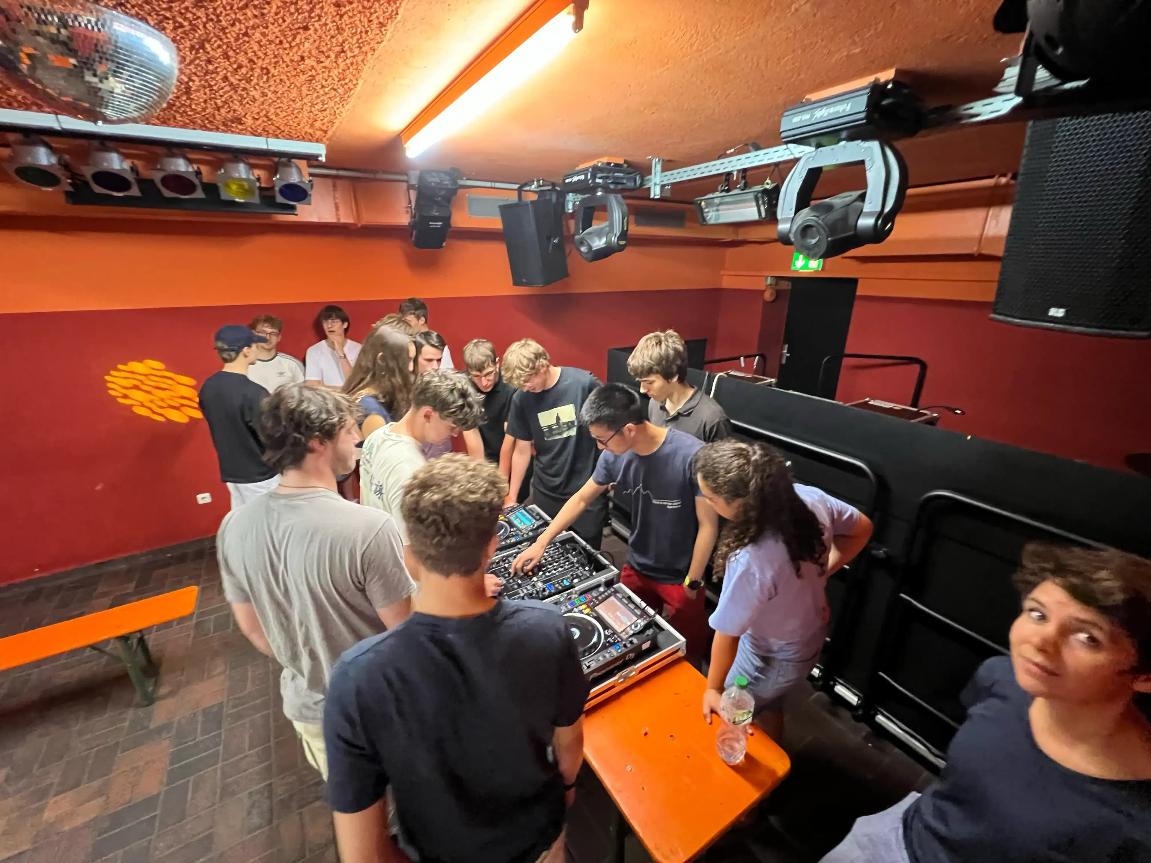 Dj Workshop im orange mit Schülerinnen & Schüler des Gymnasium Fridericianum Erlangen